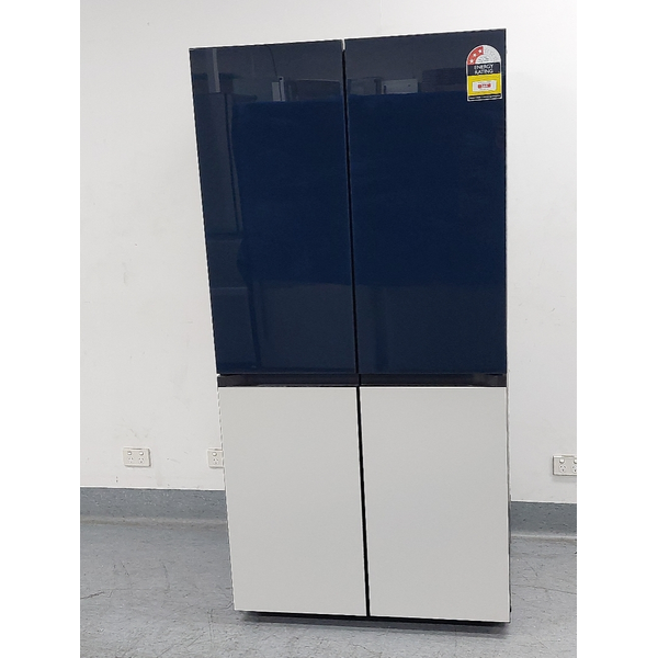 Samsung Bespoke 647L Freestanding French Door Fridge with Beverage Centre SRFX9550N