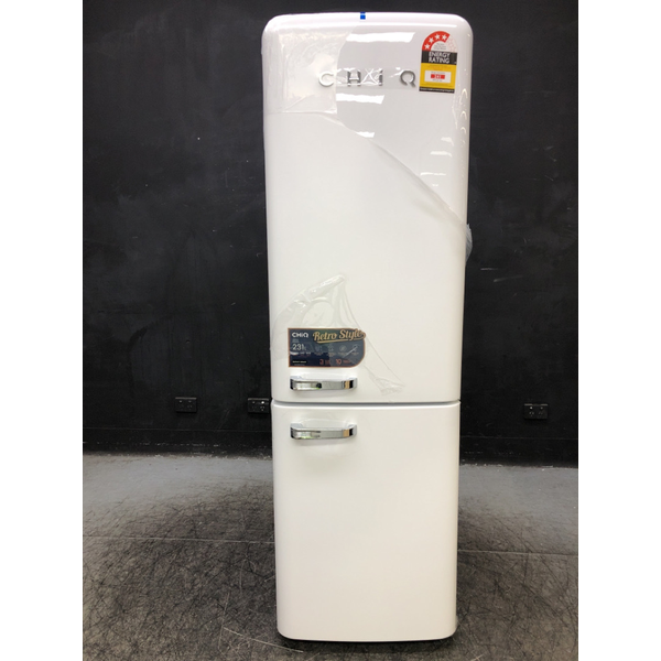 Chiq retro on sale fridge white