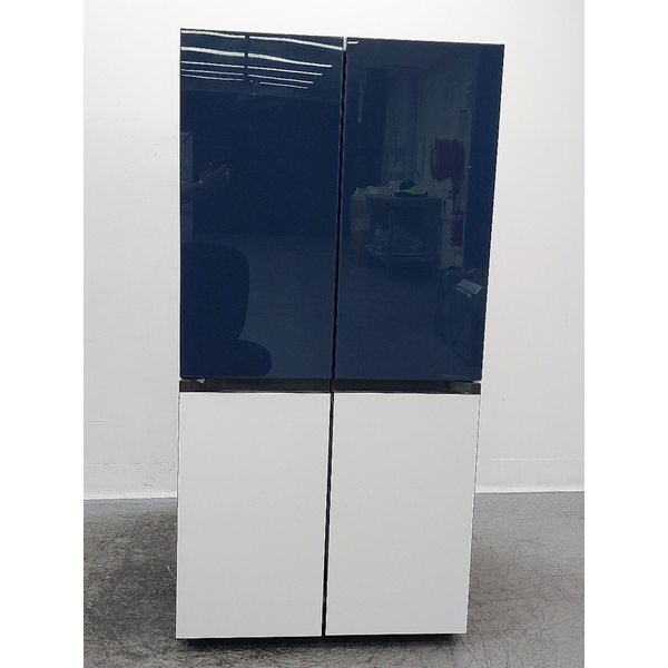 Samsung Bespoke 647L Freestanding French Door Fridge with Beverage Centre SRFX9550N