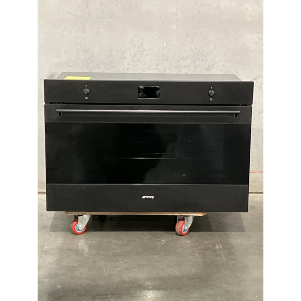 Smeg 90cm Classic Pyrolytic Oven - Matte Black SFP9302TN