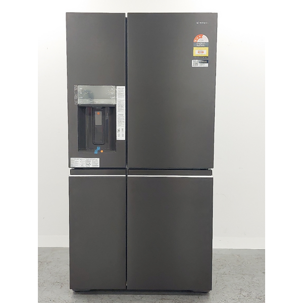 Westinghouse 609L Quad Door Fridge with Ice and Water Door Dispenser Matte Black WQE6170BB