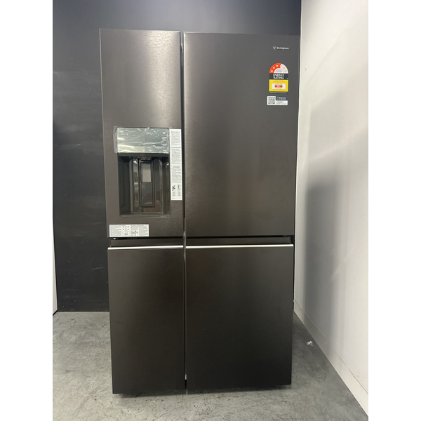 Westinghouse 609L Quad Door Fridge with Ice and Water Door Dispenser Matte Black WQE6170BB